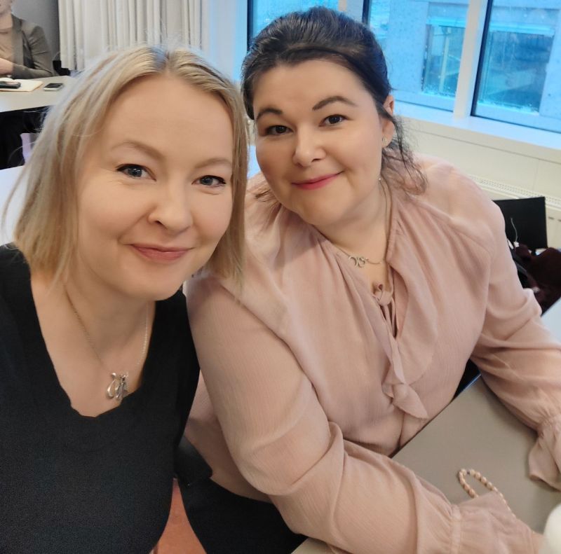 Blogin kirjoittajat Elina ja Alexandra.