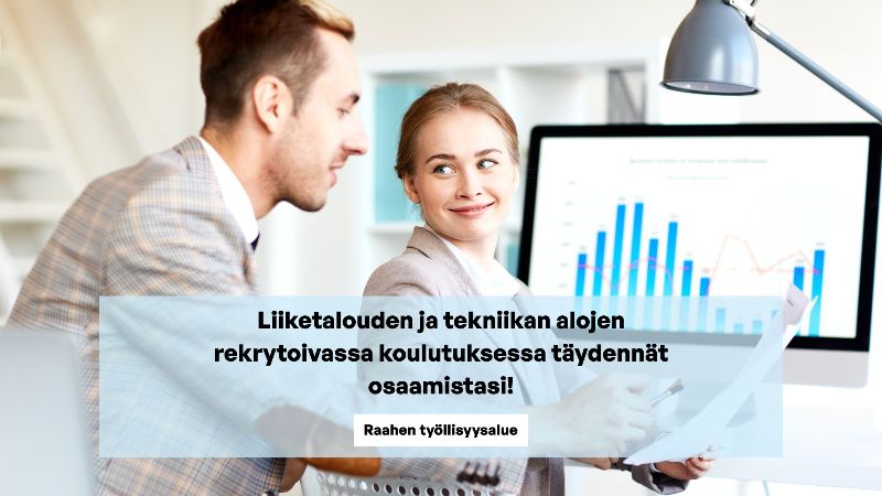 Nainen ja mies neuvottelevat näytön äärellä toimistoympäristössä. Työvoimakoulutuksesta kertova teksti.